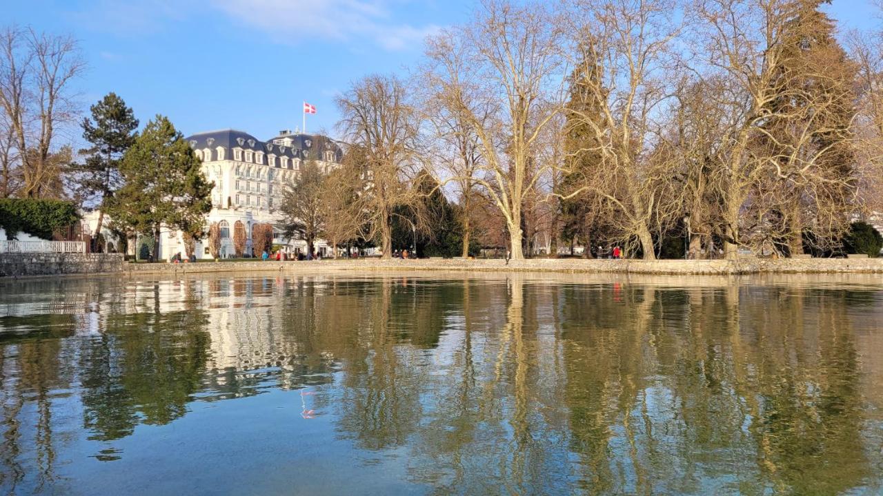 Annecy Lake Central 外观 照片