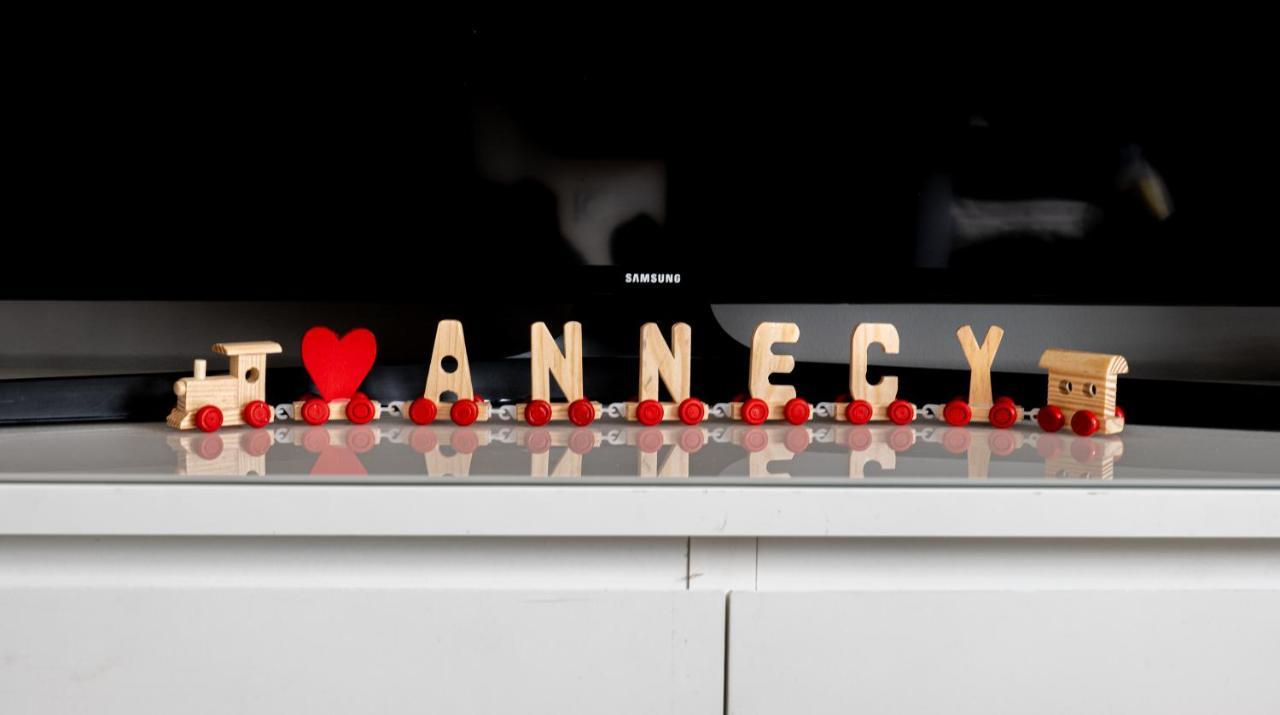 Annecy Lake Central 外观 照片