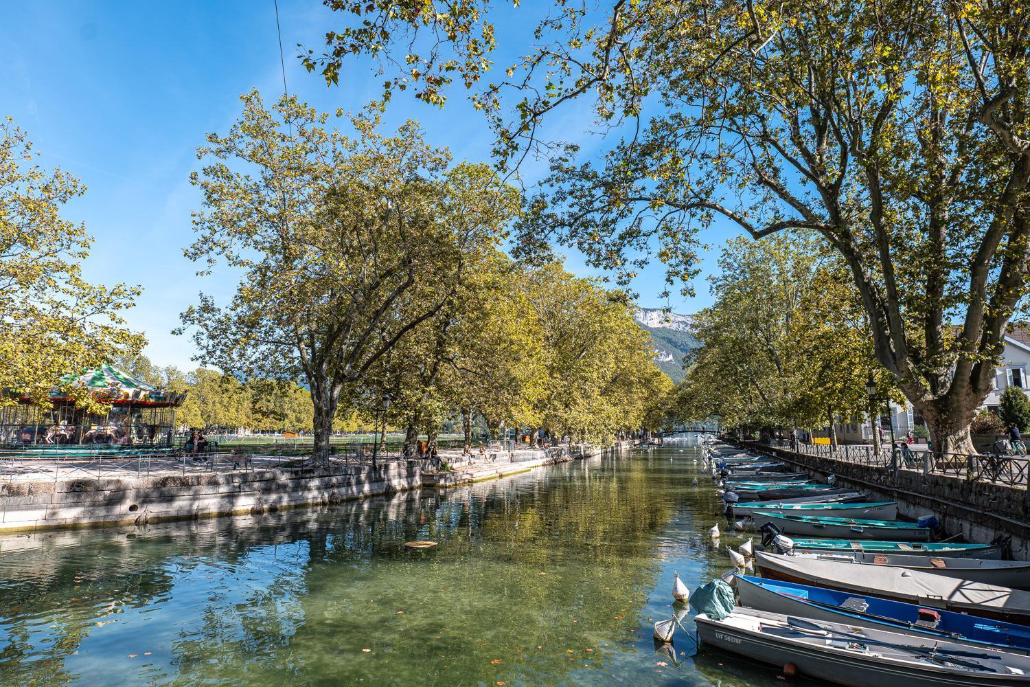 Annecy Lake Central 外观 照片